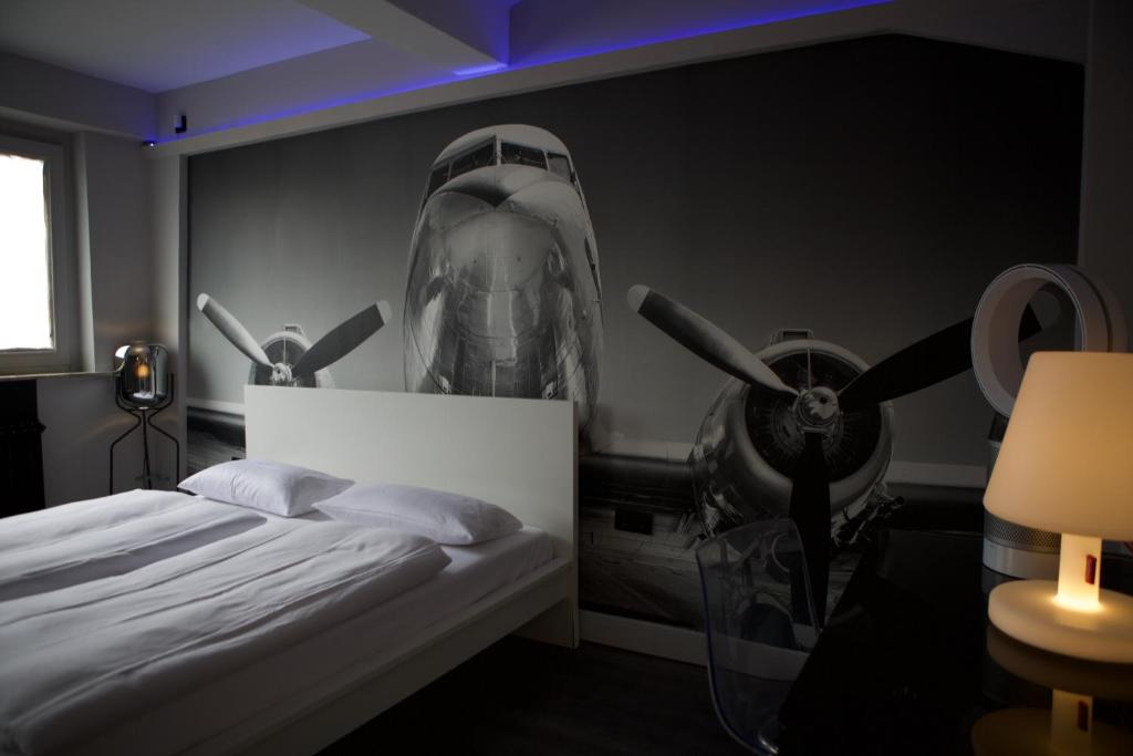 a bedroom with an airplane on the wall at @friends by CitySurfer in Hamburg
