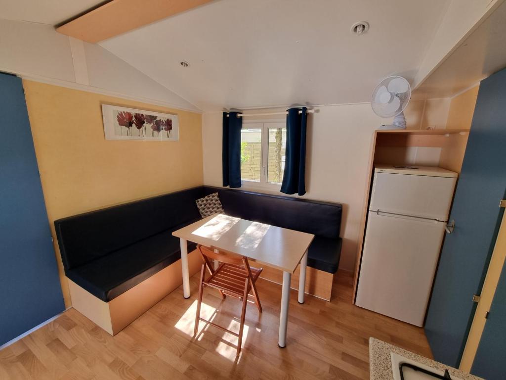 Kuchyň nebo kuchyňský kout v ubytování Camping L'Orée des Cévennes