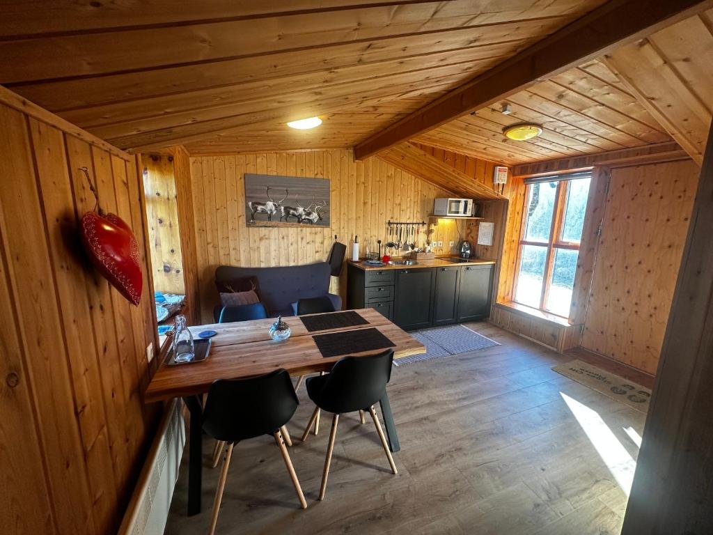 Η κουζίνα ή μικρή κουζίνα στο Hengifosslodge Skáldahús