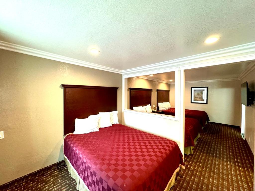 Budget Inn Anaheim near Disneyland Drive photo
