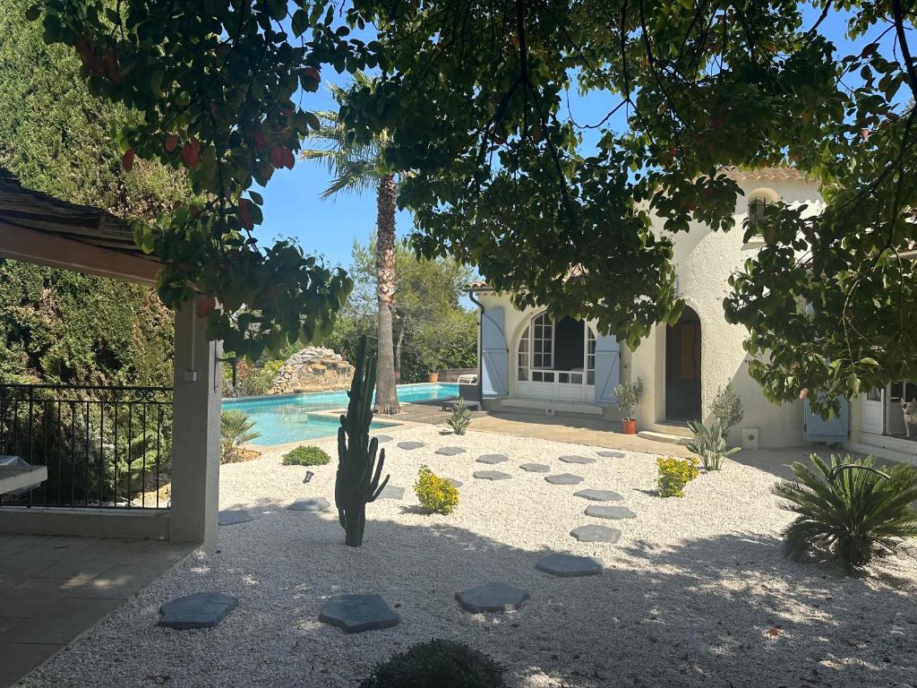 a yard with a swimming pool and a house at Central Valbonne Villa in Valbonne