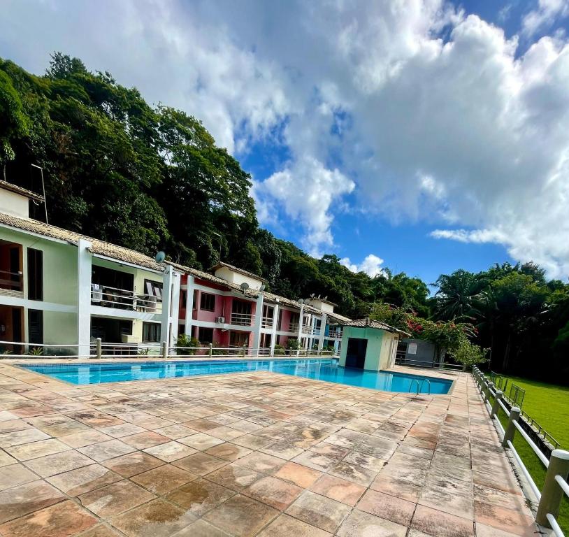 Blick auf den Innenhof eines Resorts in der Unterkunft Apartamento Sogno D' Estate in Porto Seguro