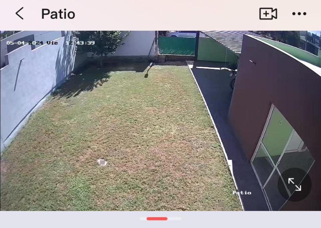 ビヤ・マリアにあるLa josefinaの芝生のテニスコート写真