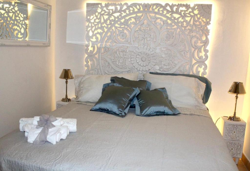A bed or beds in a room at La Siciliana-di fronte la Cattedrale