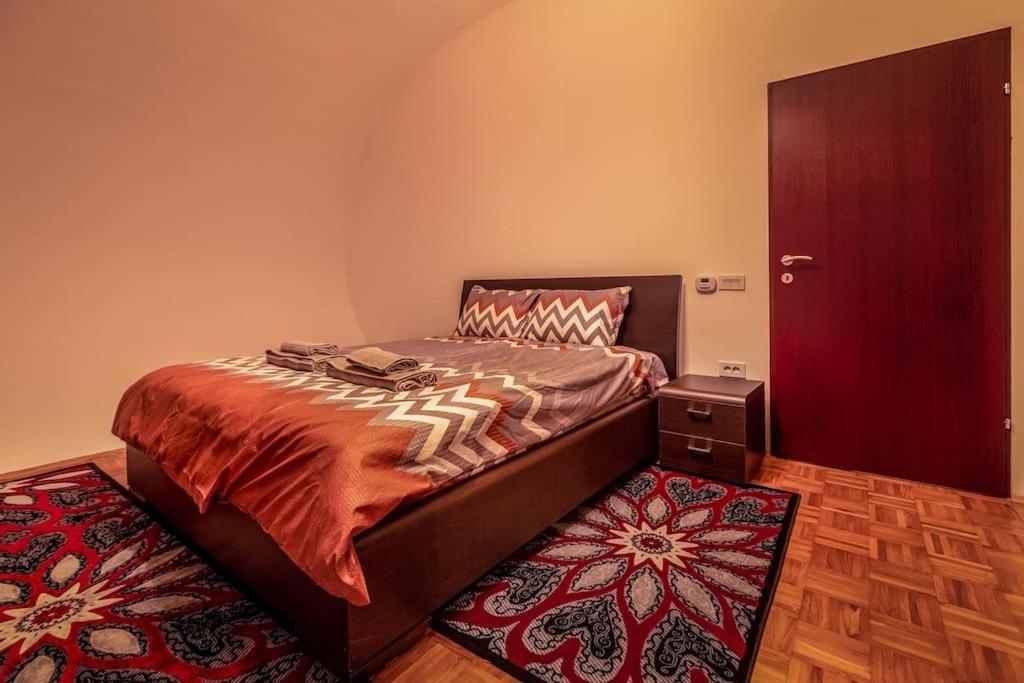 Postel nebo postele na pokoji v ubytování Luxurious Villa in Prevalla