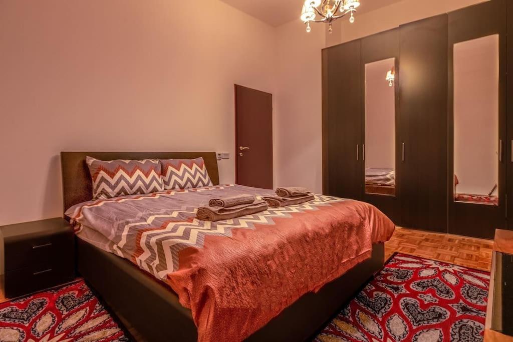 Postel nebo postele na pokoji v ubytování Luxurious Villa in Prevalla