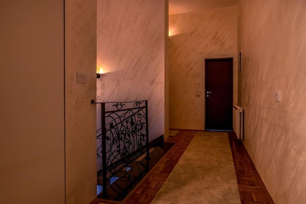 Fotografie z fotogalerie ubytování Luxurious Villa in Prevalla v destinaci Prevallë
