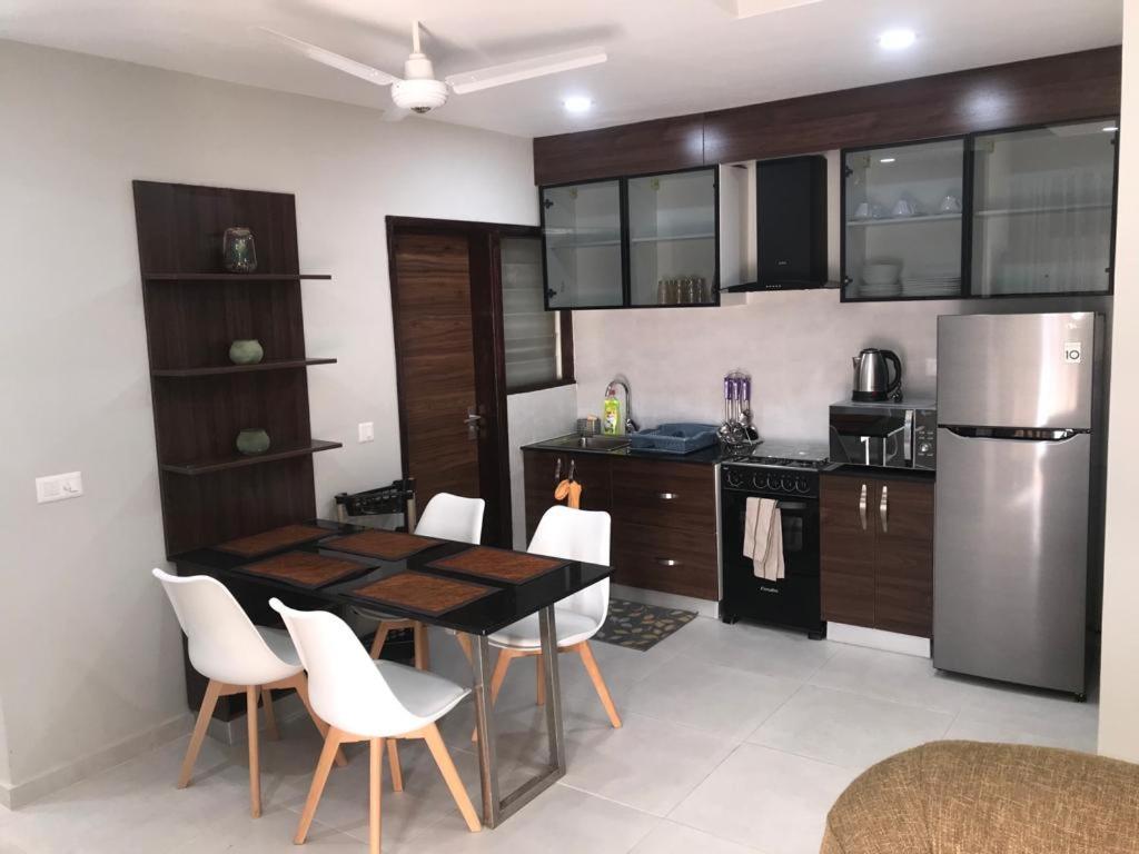 Dapur atau dapur kecil di 2Bd-Ocean View Luxury Apartment ((Aquaview)