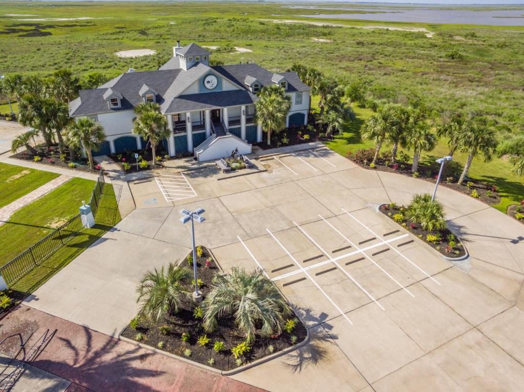 Harborwalk Lodge, Hitchcock (updated prices 2024)