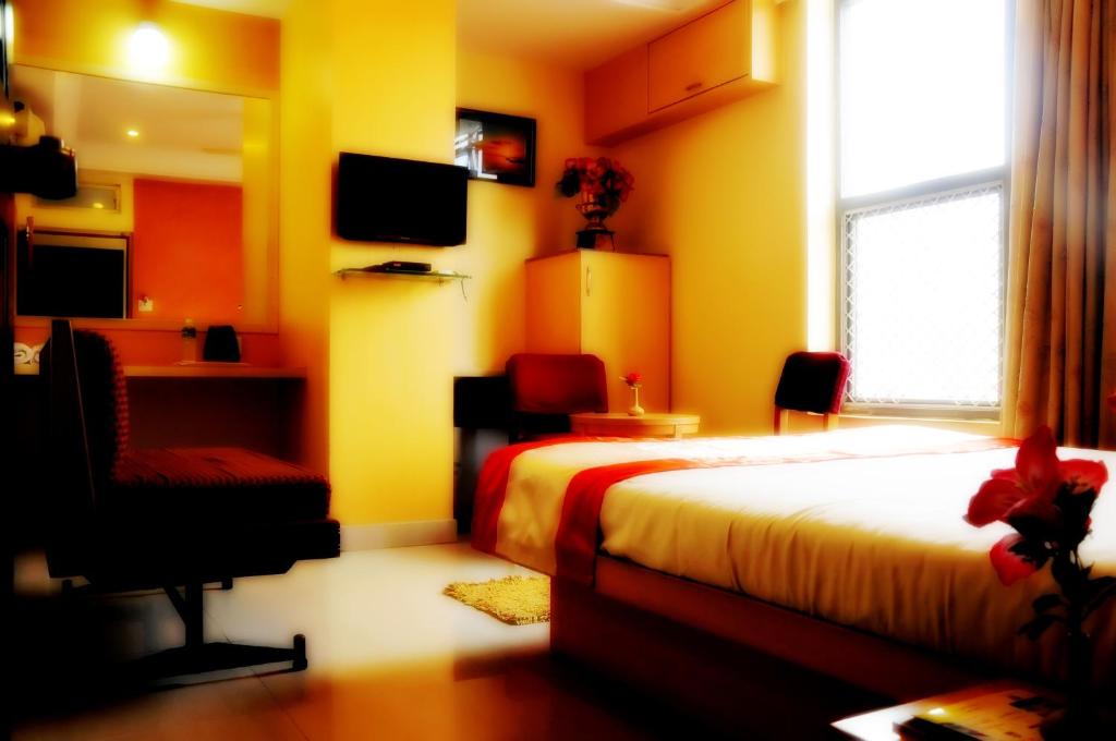 TV a/nebo společenská místnost v ubytování Suvarna Residency