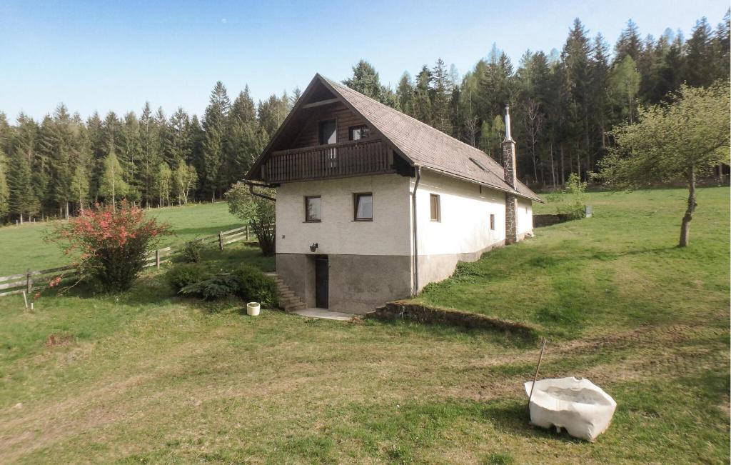 a small white house in a field with a church at Beautiful Home In Aspangberg - St,peter With Kitchenette 