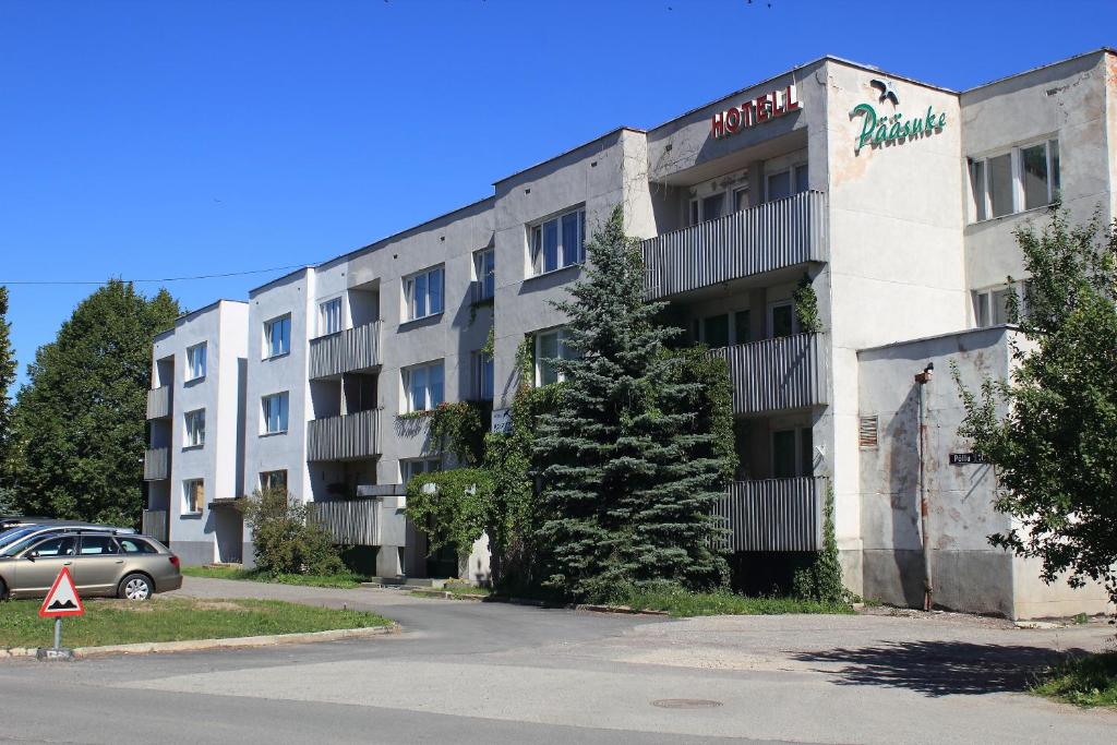 an apartment building with a car parked in front of it at Hotell Pääsuke in Jõhvi