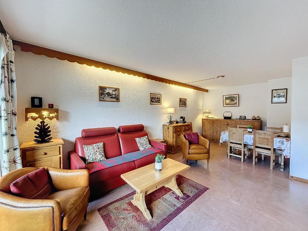 Photo de la galerie de l'établissement Appartement 2P avec Balcon au Centre de Combloux, Parking, Wifi, Proche Commodités - FR-1-560-128, à Combloux