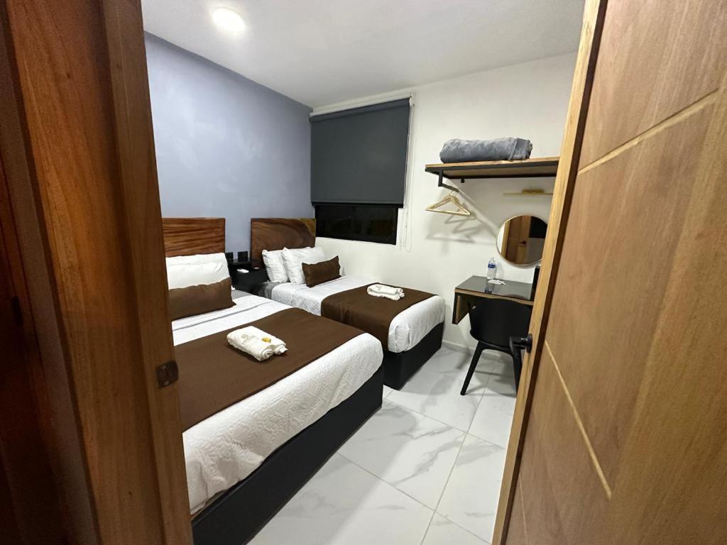 Postel nebo postele na pokoji v ubytování HOTEL PALENQUE PREMIER