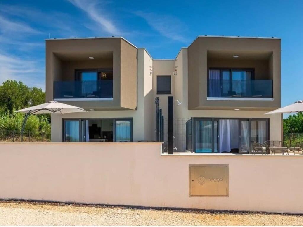 a large house with a white wall at Casa Esmeralda I in Novigrad Istria
