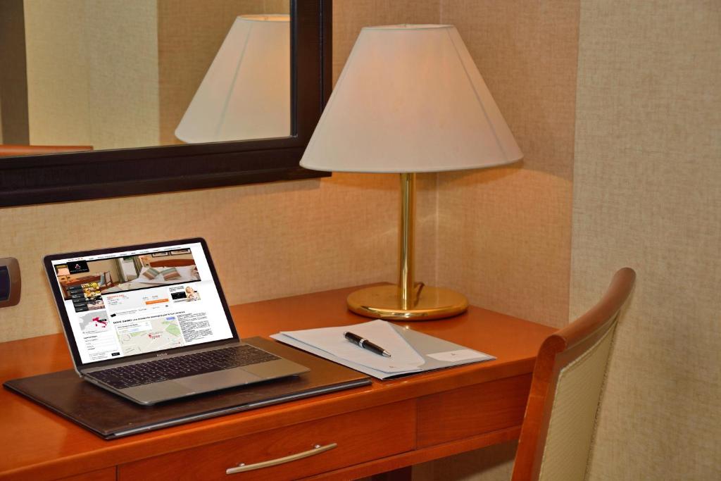 LH Hotel Lloyd Roma - Resim 39