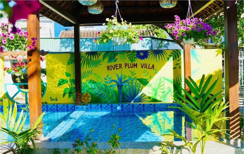 Hồ bơi trong/gần Riverside Plum Garden Villa