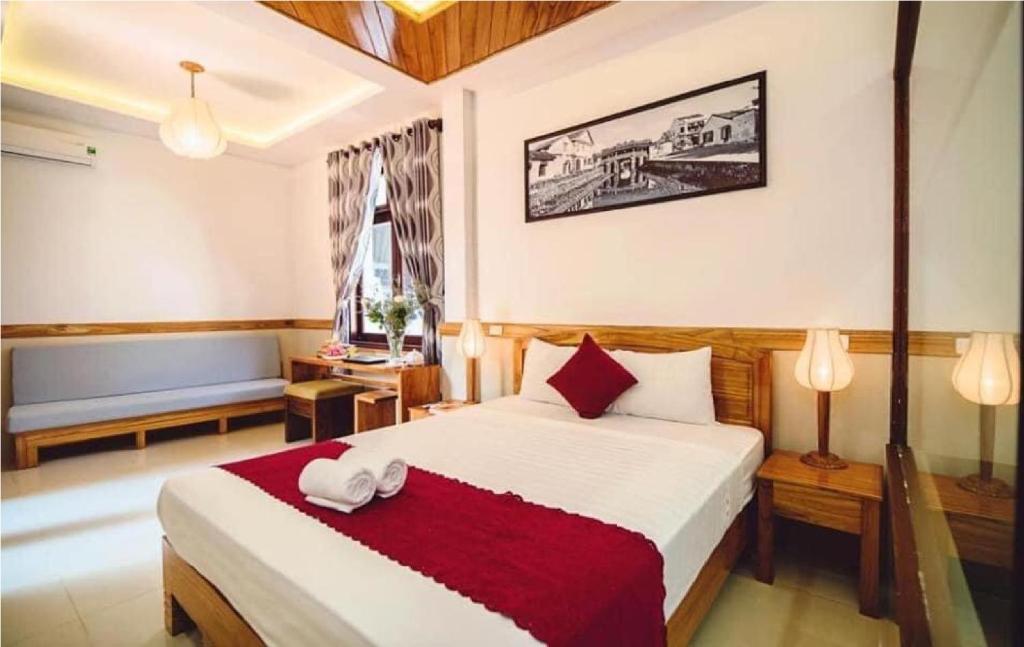 Giường trong phòng chung tại Riverside Plum Garden Villa