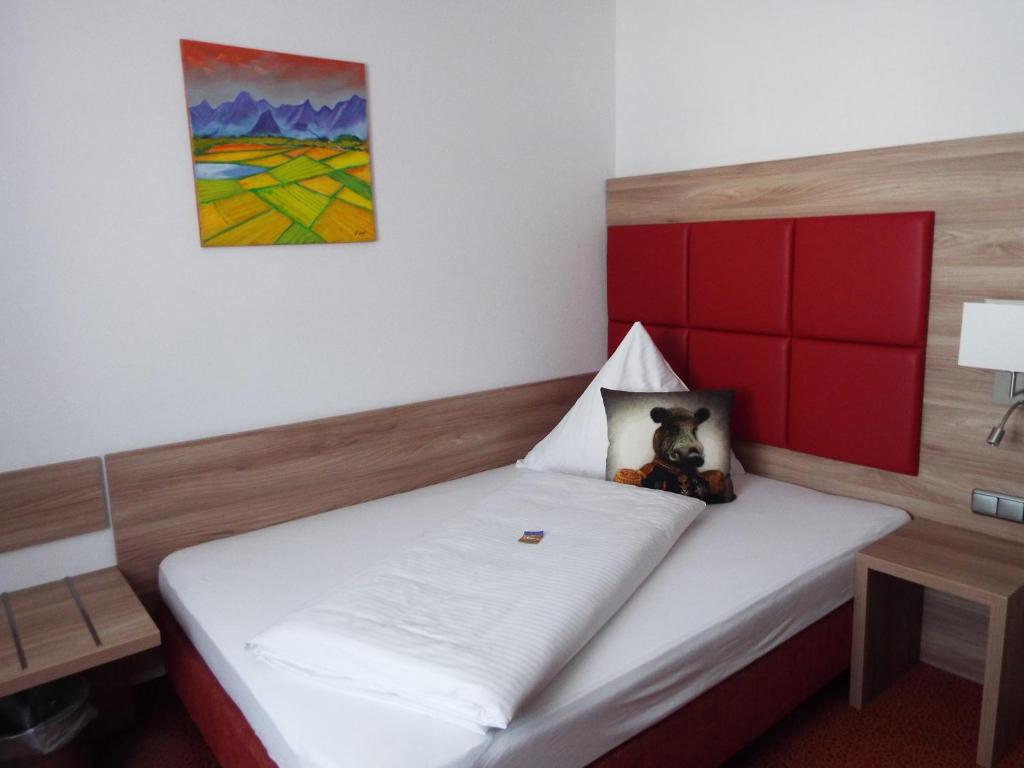 Postel nebo postele na pokoji v ubytování Hotel Isartaler Hof