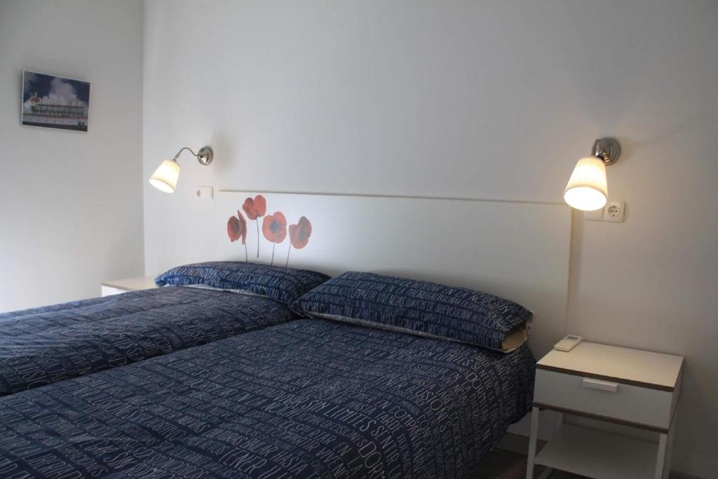 Tempat tidur dalam kamar di Ferienwohnung für 6 Personen ca 65 qm in Madrid, Madrid