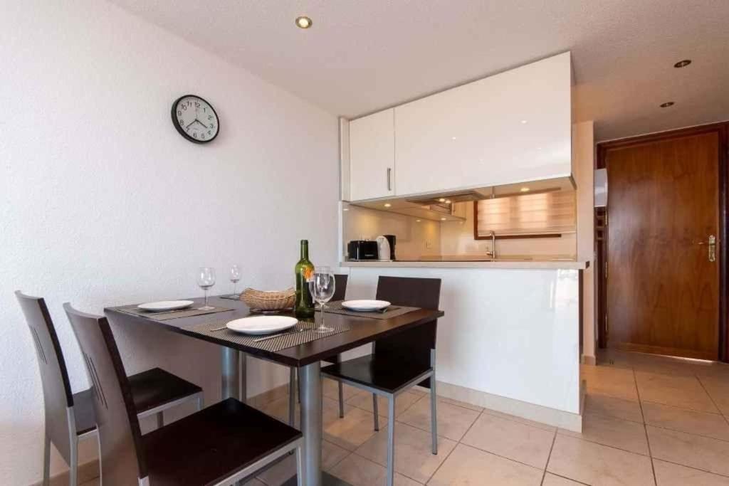 Kuchyň nebo kuchyňský kout v ubytování Ferienwohnung für 4 Personen 1 Kind ca 70 m in Playa de Las Américas, Teneriffa Westküste von Teneriffa