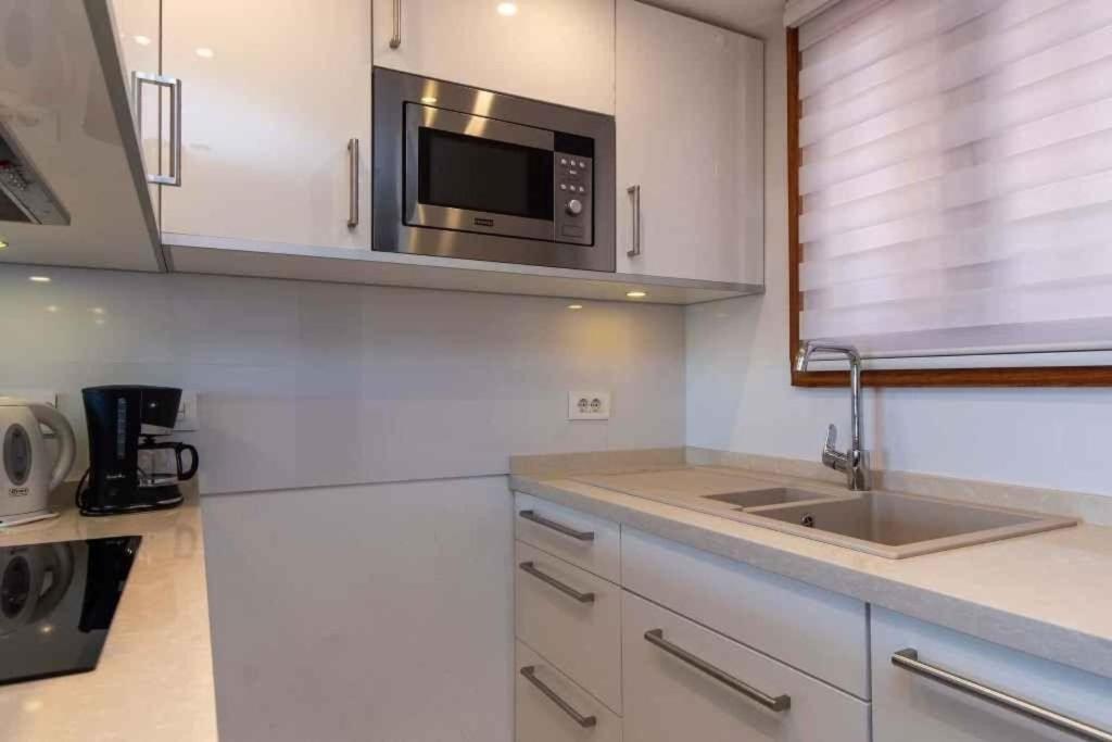 Kuchyň nebo kuchyňský kout v ubytování Ferienwohnung für 4 Personen 1 Kind ca 70 m in Playa de Las Américas, Teneriffa Westküste von Teneriffa