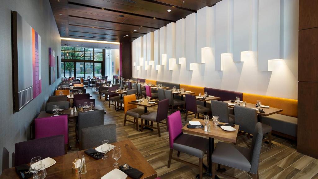 Holiday Inn Hotel & Suites - Montreal Centre-ville Ouest by IHG - Resim 3
