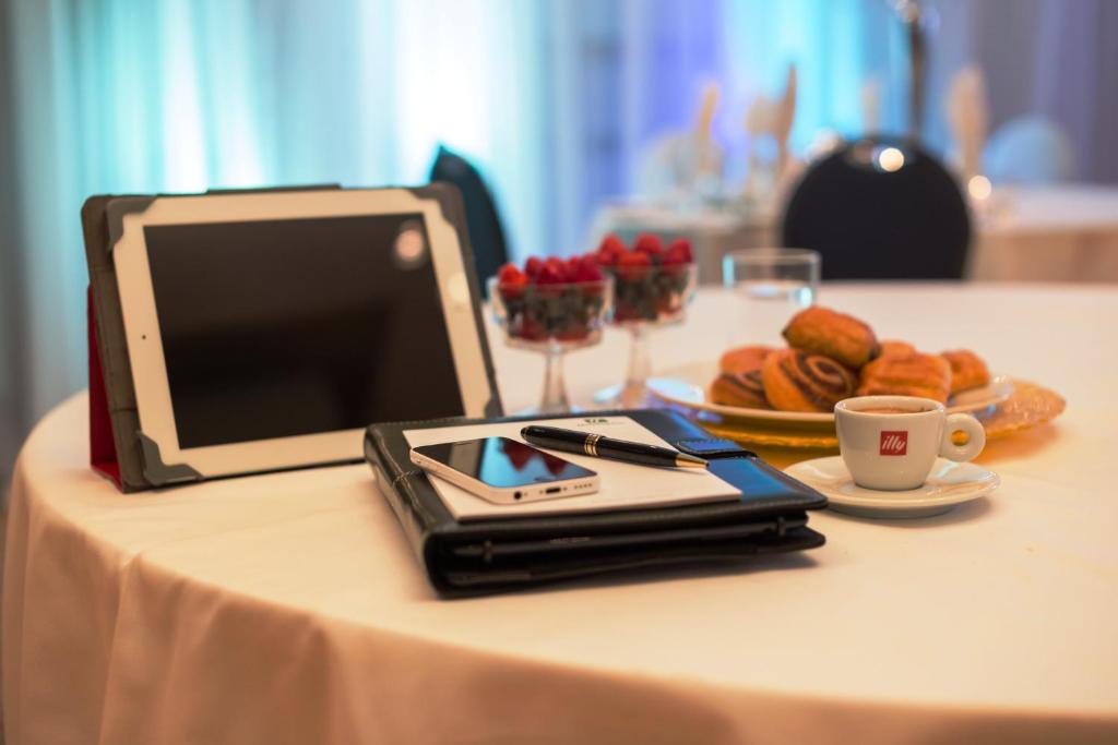 Holiday Inn Montreal Centre Ville Downtown by IHG - Resim 29