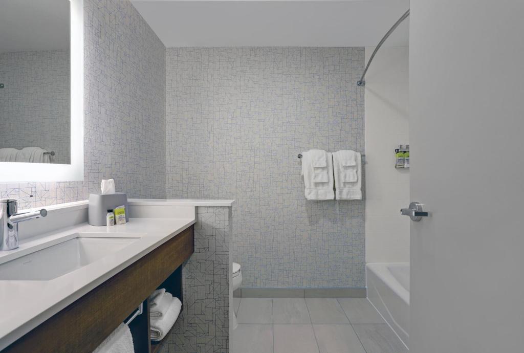 Holiday Inn Express & Suites - Collingwood photo