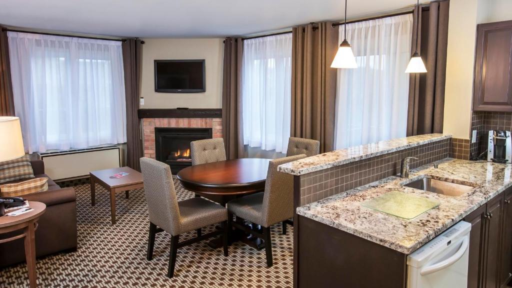 Foto de la galería de Holiday Inn Express & Suites Tremblant by IHG en Mont-Tremblant