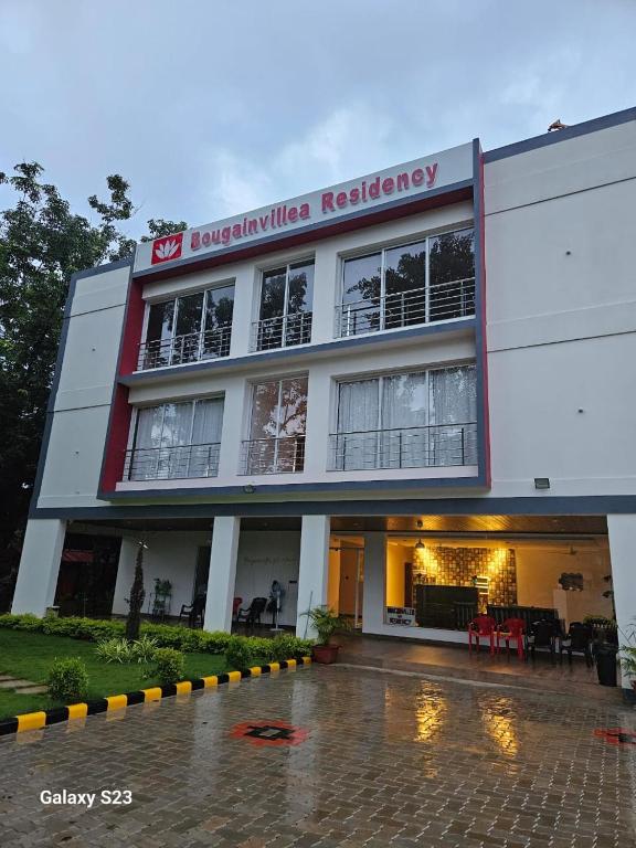 DharmastalaBougainvillea Residency的akritkritkrit Heritage resort spa是一间著名的酒店