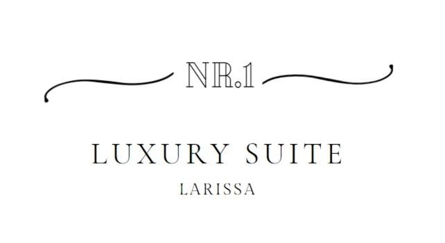een zwart-wit logo voor een luxe suite bij Nr1 White appartment w Luxury BA between Train St. and DT in Larisa