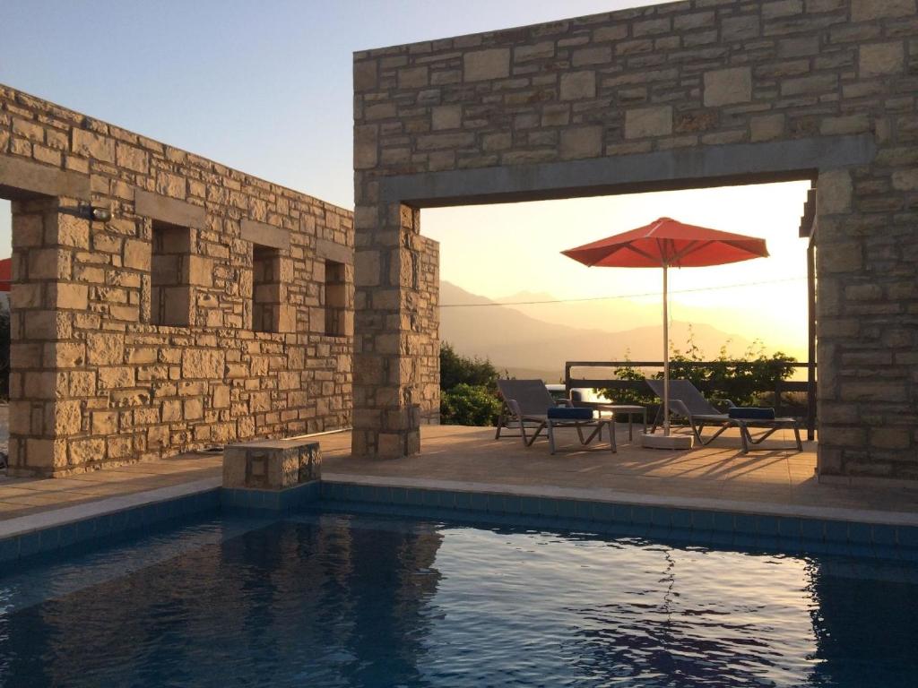 Πισίνα στο ή κοντά στο Villa Ypsilon