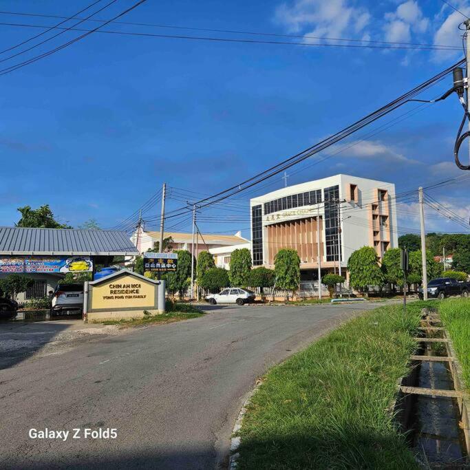 Gambar di galeri bagi Sabah homestay 16pax stay near Imago 15minutes strong WiFi Gathering Environment house di Kota Kinabalu