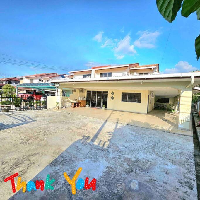 Gambar di galeri bagi Sabah homestay 16pax stay near Imago 15minutes strong WiFi Gathering Environment house di Kota Kinabalu