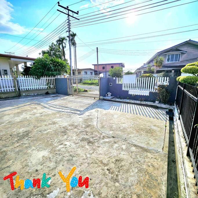 Gambar di galeri bagi Sabah homestay 16pax stay near Imago 15minutes strong WiFi Gathering Environment house di Kota Kinabalu