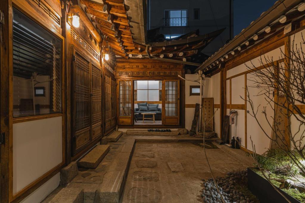 Luxury hanok with private bathtub - SN04 - Casa De Dos Dormitorios
