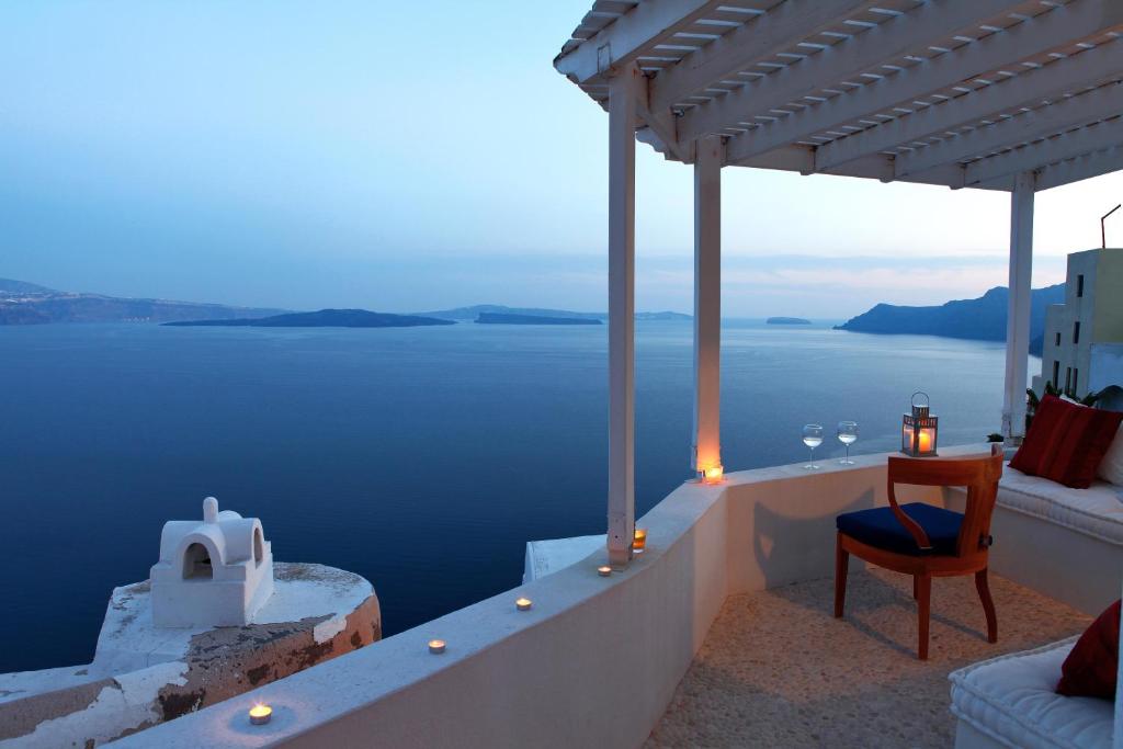 Menias Cave House - Two-Bedroom Cave House With Caldera View
