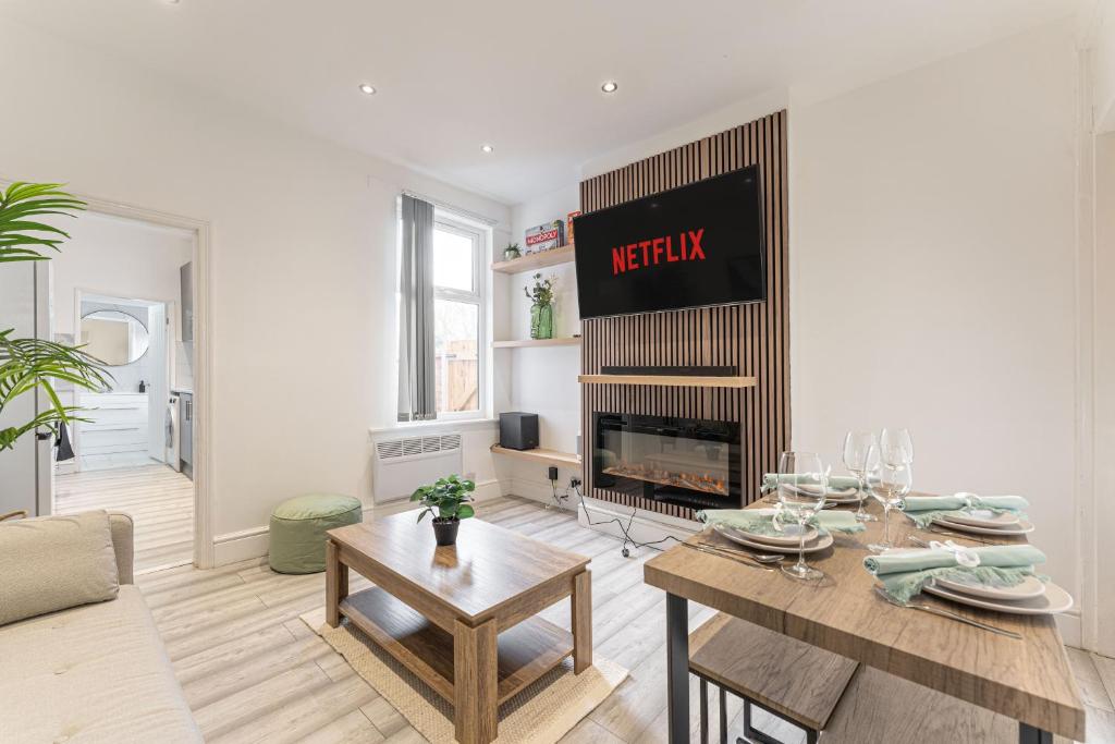 Χώρος καθιστικού στο City Centre, Free Parking and Sleeps 8