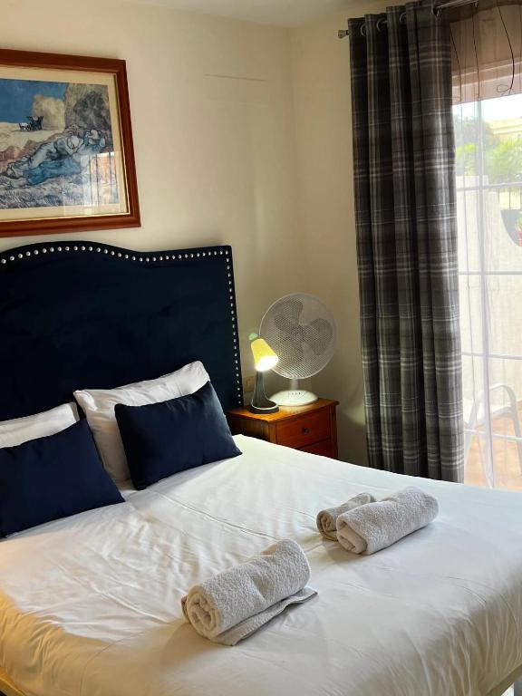 Posteľ alebo postele v izbe v ubytovaní Cozy apartment in Palm-Mar 60 m² with shared pool
