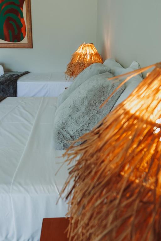 Postel nebo postele na pokoji v ubytování Luau Hotel