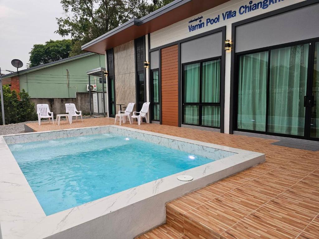 Bazén v ubytování Vamin Poolvilla Chiangkhan Loei วามินทร์พูลวิลล่า เชียงคาน เลย - วามินทร์ รีสอร์ท nebo v jeho okolí