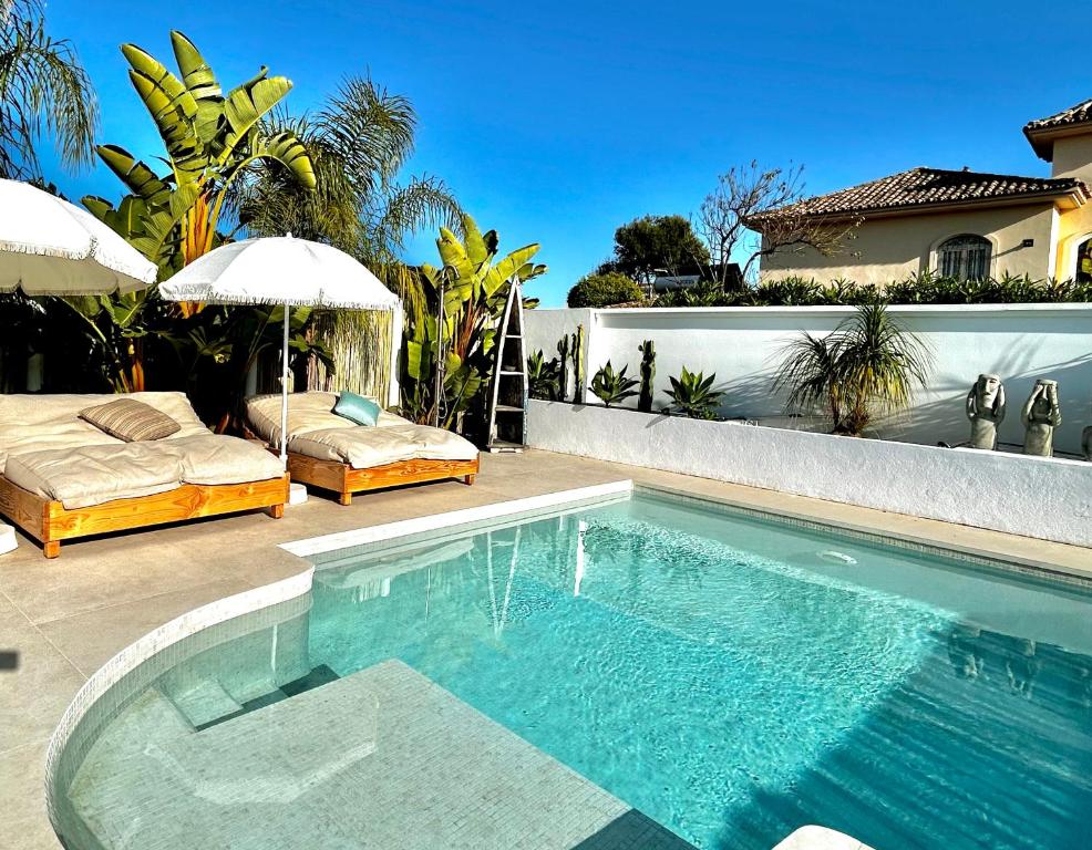 una piscina frente a una casa en Casa Duende, Estepona, Private beach house, en Estepona