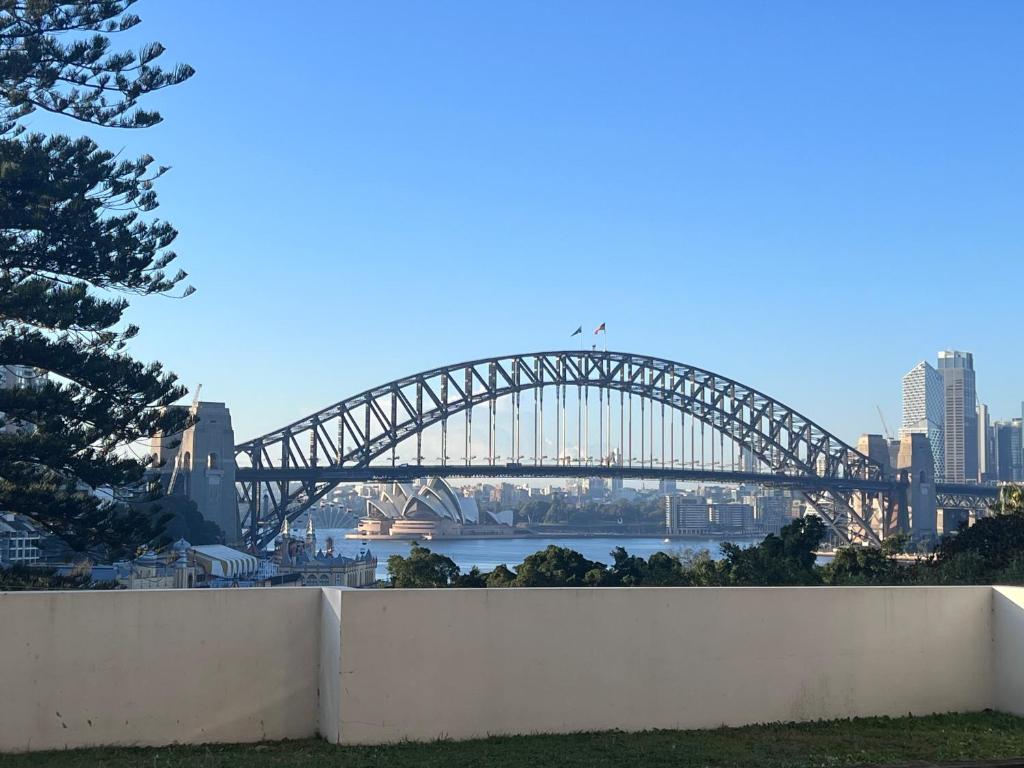 - une vue sur le pont du port de Sydney dans l'établissement Magical views, à Sydney