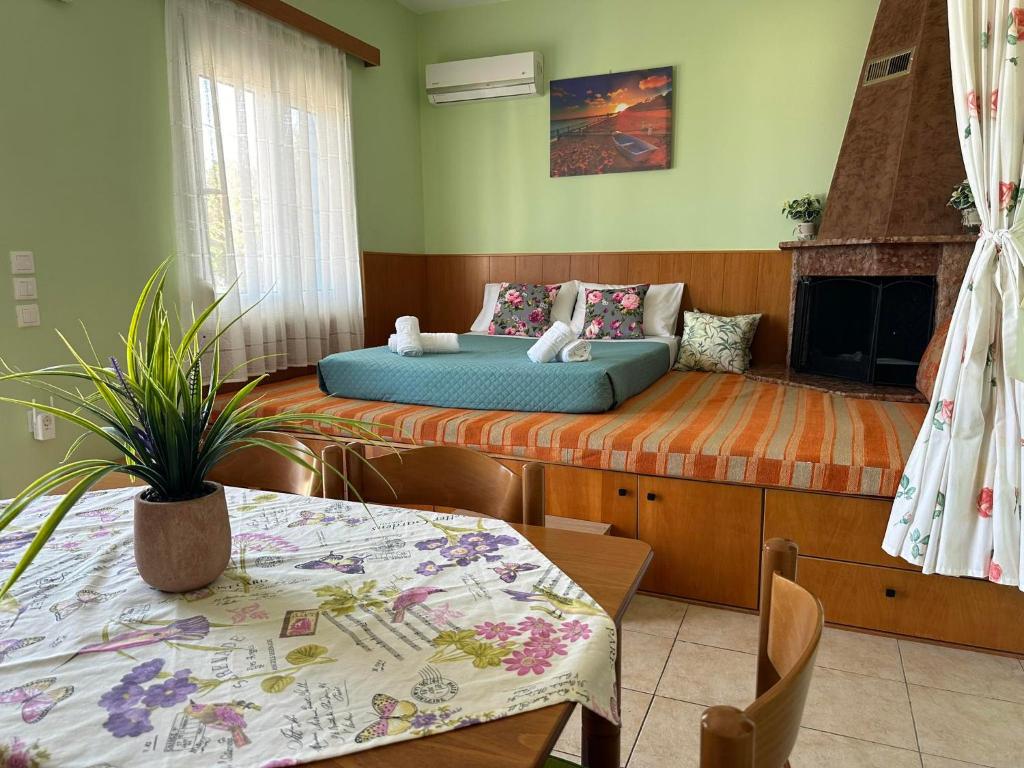 Postel nebo postele na pokoji v ubytování GALINI STEGNA BEACH