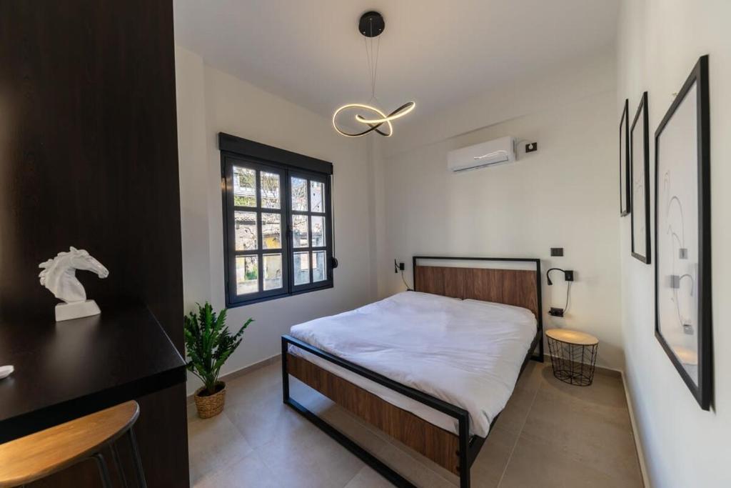 Posteľ alebo postele v izbe v ubytovaní Beautiful Elegant Apartment Next to Monastiraki