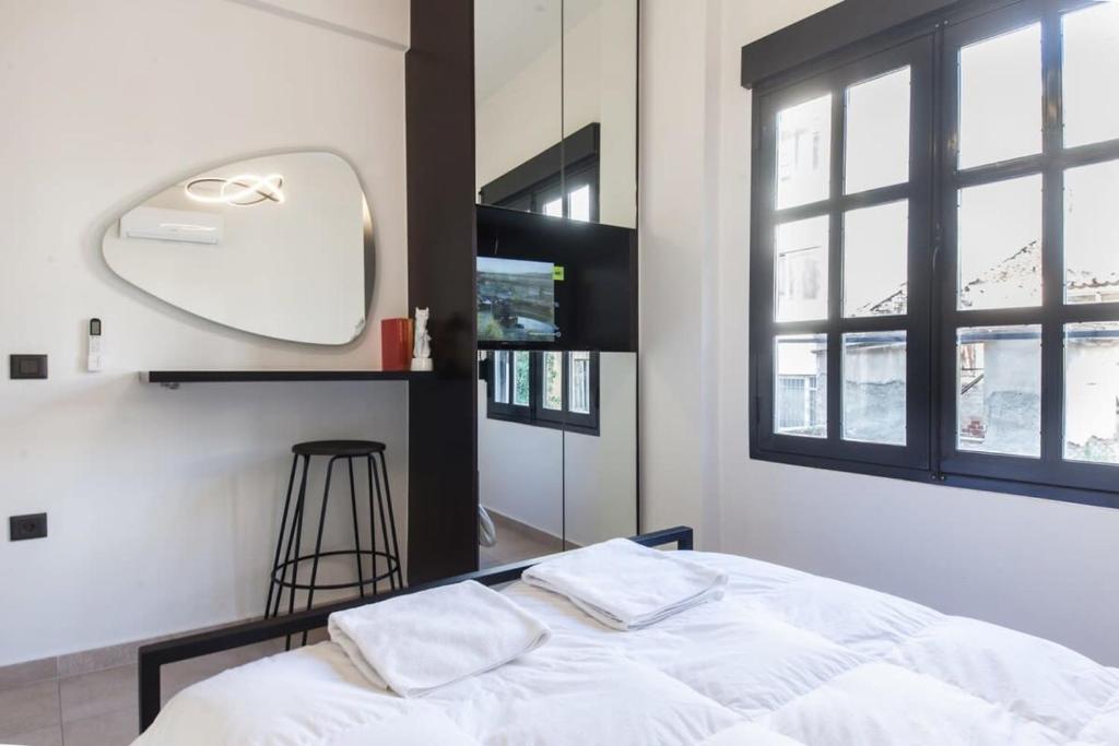 Posteľ alebo postele v izbe v ubytovaní Beautiful Elegant Apartment Next to Monastiraki