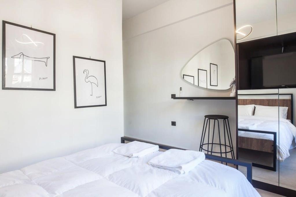 Posteľ alebo postele v izbe v ubytovaní Beautiful Elegant Apartment Next to Monastiraki