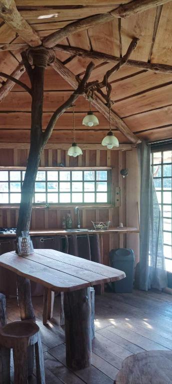 Fotografia z galérie ubytovania Cabanes des Landes- cabane sur pilotis v destinácii Saint-Éloy-les-Tuileries