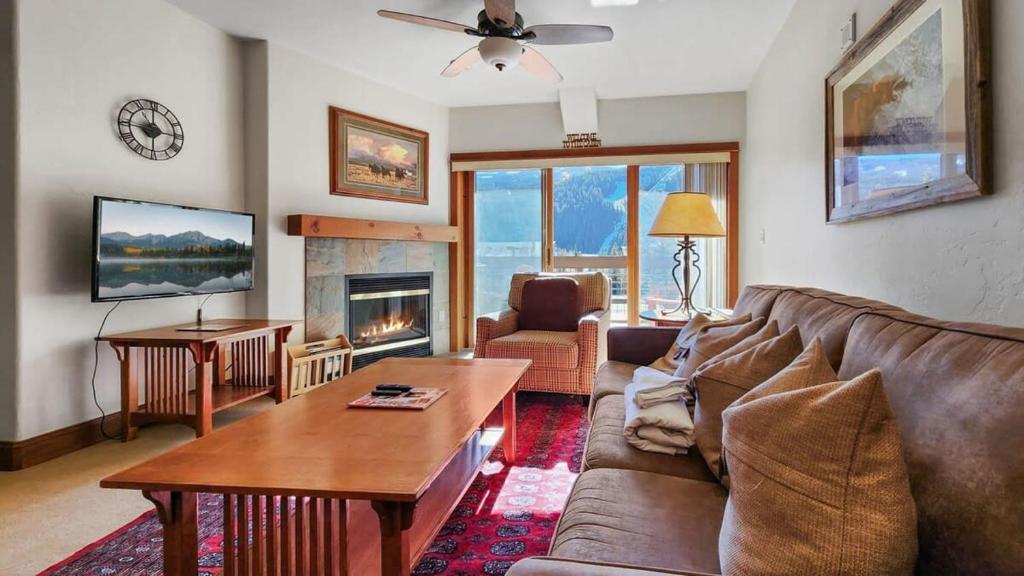 a living room with a couch and a fireplace at Cozy 2BD Near Free Shuttle and Ski Lifts in Dillon